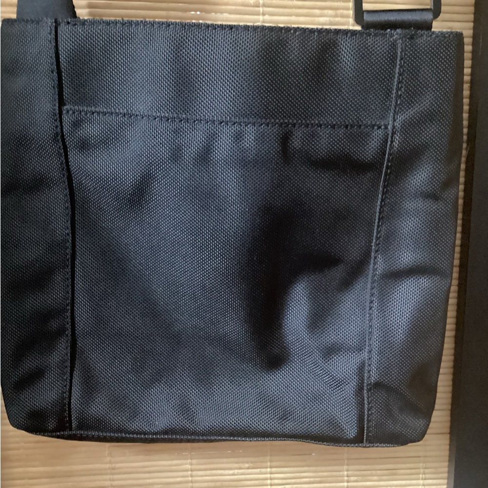 Men’s MICHAEL KORS Travis Messenger Bag black nylon crossbody - Picture 10 of 15
